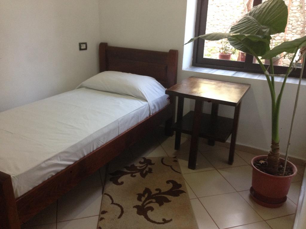 Eco Garten Guest House Shkoder Phòng bức ảnh